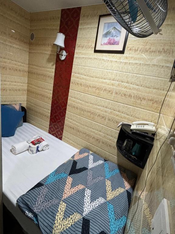 Rúm í herbergi á Philippine Hostel