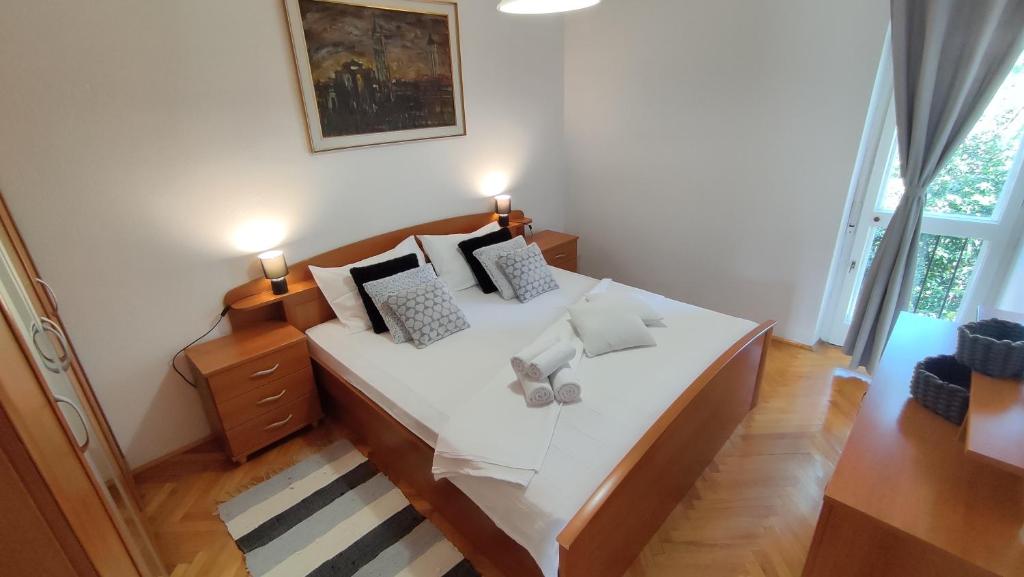 Posteľ alebo postele v izbe v ubytovaní Deluxe Apartman Pervan