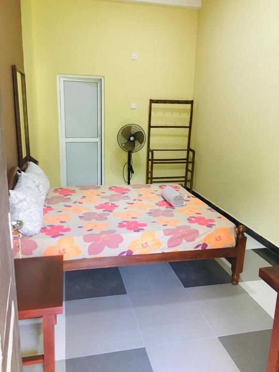 Postel nebo postele na pokoji v ubytování Serene Inn Kandana