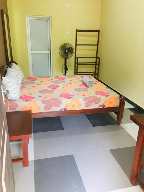 Postel nebo postele na pokoji v ubytování Serene Inn Kandana