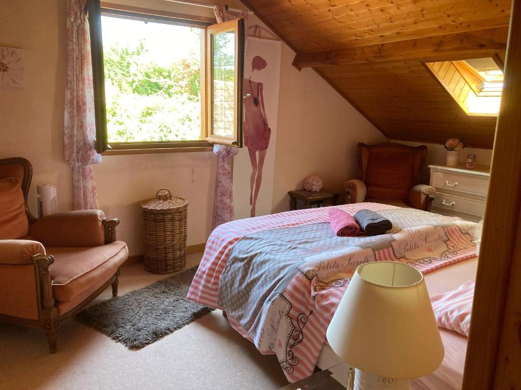 Giường trong phòng chung tại Chalet de 5 chambres avec piscine privee jardin clos et wifi a Tudeils