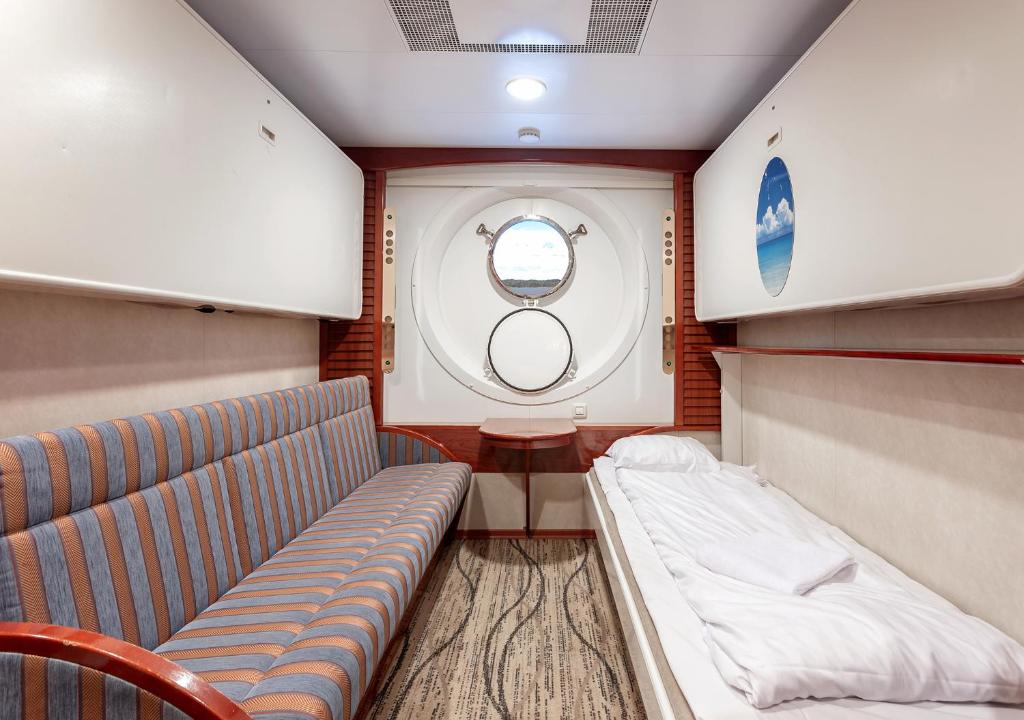 
Seaside Economy Four
