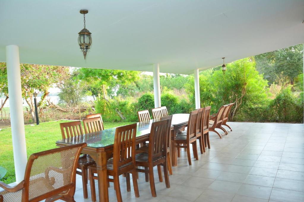 Zahrada ubytování Serenity Lake Resort Yala