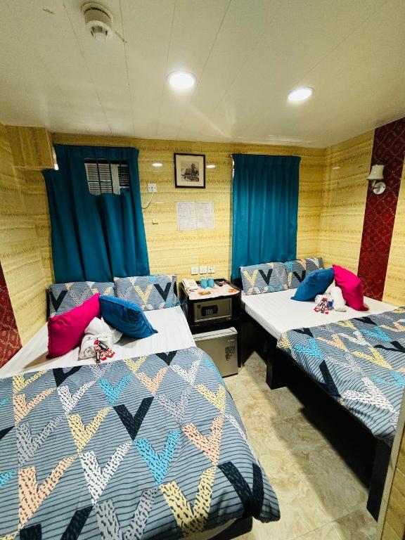 Rúm í herbergi á Philippine Hostel