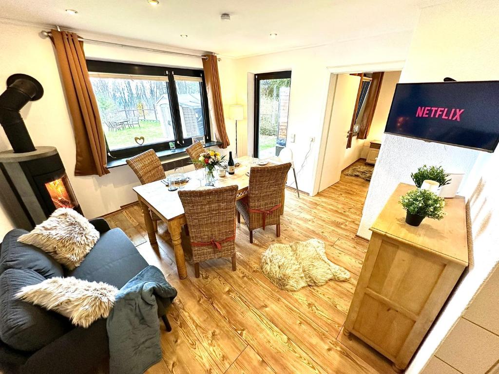 Gemütliches Alpenblick BERG-Bungalow + großer GARTEN + NETFLIX! - Casa De Dos Dormitorios