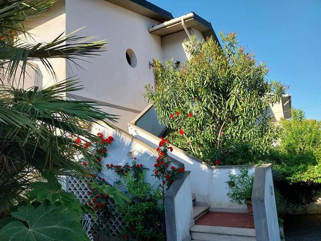 Vonkajšia záhrada v ubytovaní Toscana Grande Appartamento in Villa con 2 camere, terrazze, giardino e posto auto privato Tutti spazi uso esclusivo