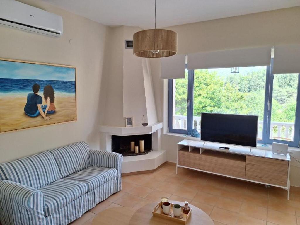 TV a/nebo společenská místnost v ubytování House Kochyli