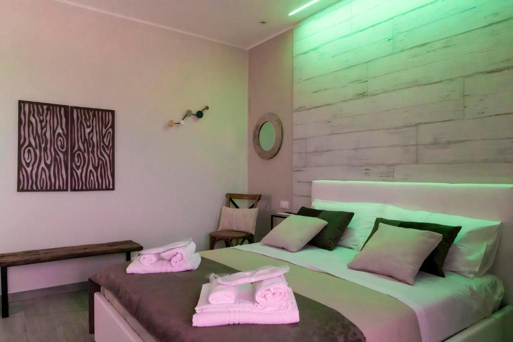 Postel nebo postele na pokoji v ubytování PICCOLO PARADISO Suite SOLE