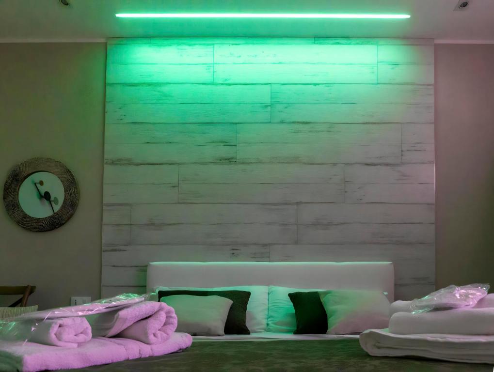 Postel nebo postele na pokoji v ubytování PICCOLO PARADISO Suite SOLE