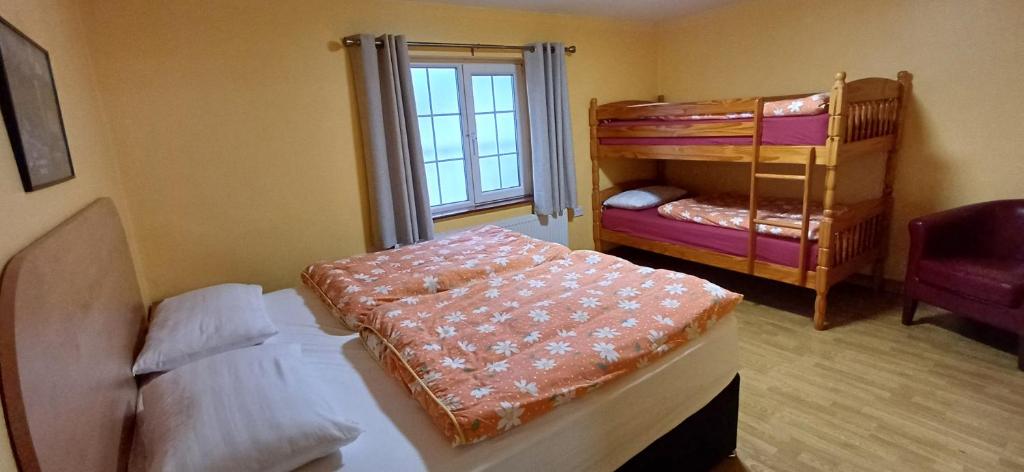 Postel nebo postele na pokoji v ubytování Fáilte Lodging Kenmare Town Centre