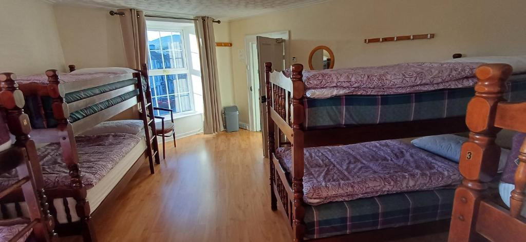 Postel nebo postele na pokoji v ubytování Fáilte Lodging Kenmare Town Centre