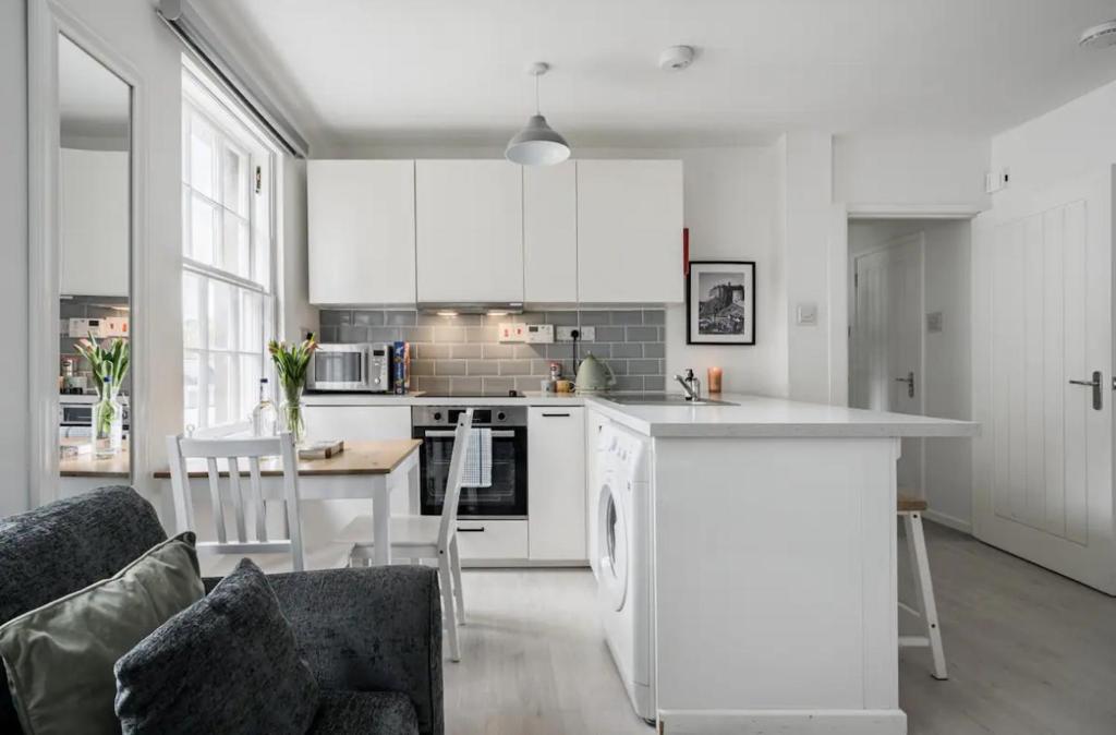 Edinburgh Castle Apartment