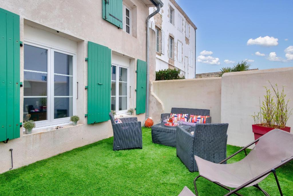 Photo de la galerie de l'établissement Près du Port de St-Martin-de-Ré avec terrasse, à Saint-Martin-de-Ré