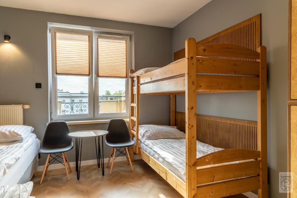 Flamingo Centrum - Family Room With Shared Bathroom