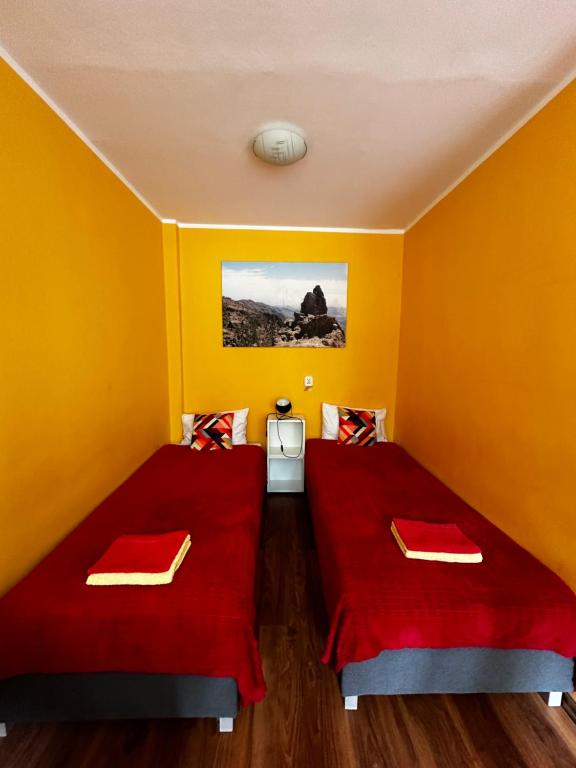 Postel nebo postele na pokoji v ubytování Travel House Wroclaw