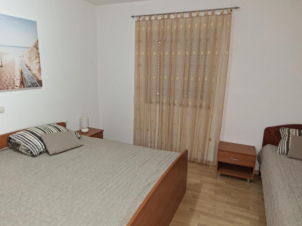 Postel nebo postele na pokoji v ubytování Rumora Ivan Apartment