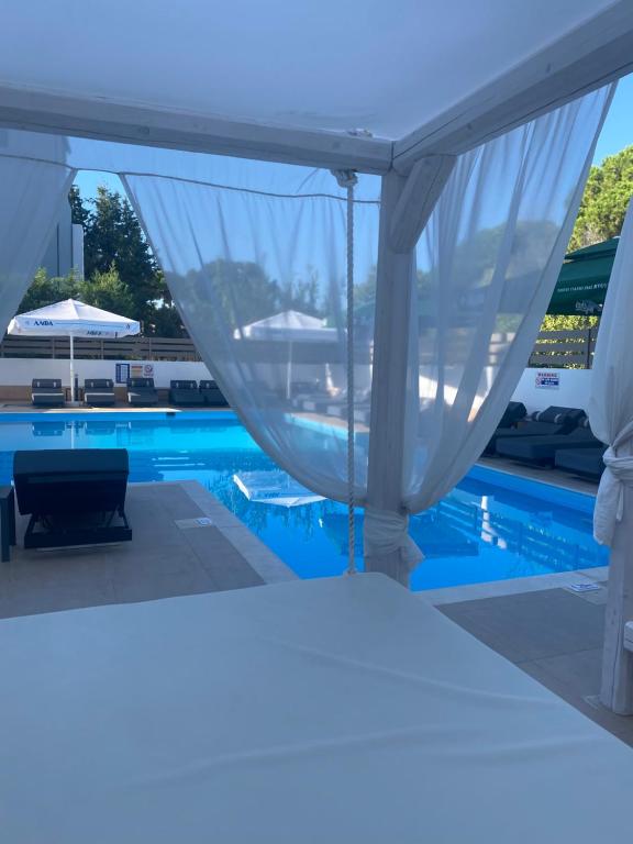 Bazén v ubytování Penélope Hotel nebo v jeho okolí