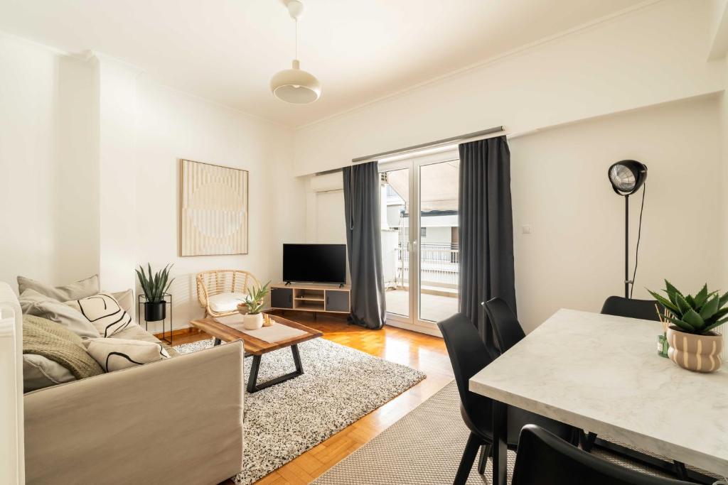 YestayHomes Two Bedroom Apartment Tsakalof