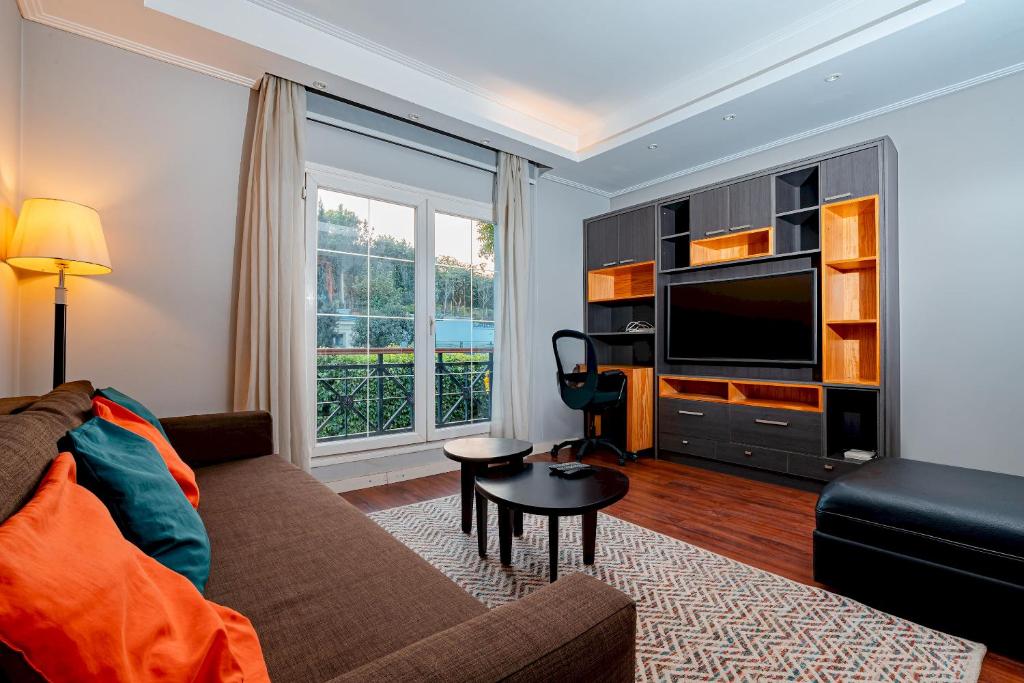 TV a/nebo společenská místnost v ubytování VESTA - New Cairo Residence