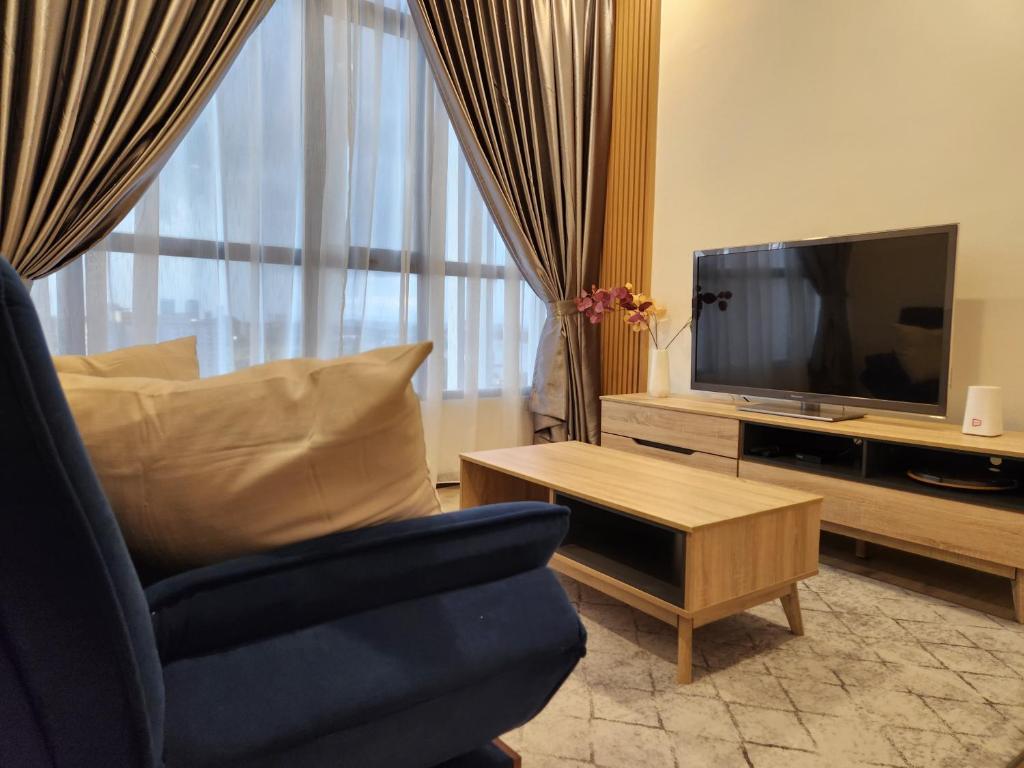 TV a/nebo společenská místnost v ubytování Antara Lima Homestay Putrajaya