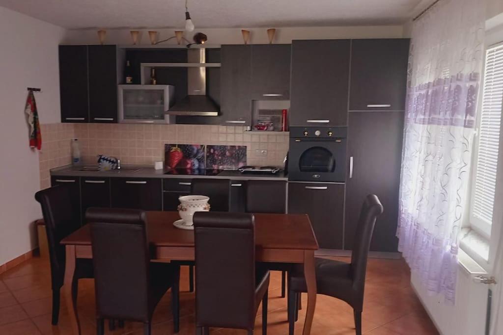 Dapur atau dapur kecil di Modern Villa with Panoramic View