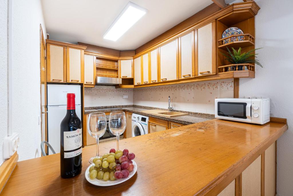 Kuchyň nebo kuchyňský kout v ubytování TuristMar - Amplio Apartamento en Salou con piscina, a 2 minutos de la Playa