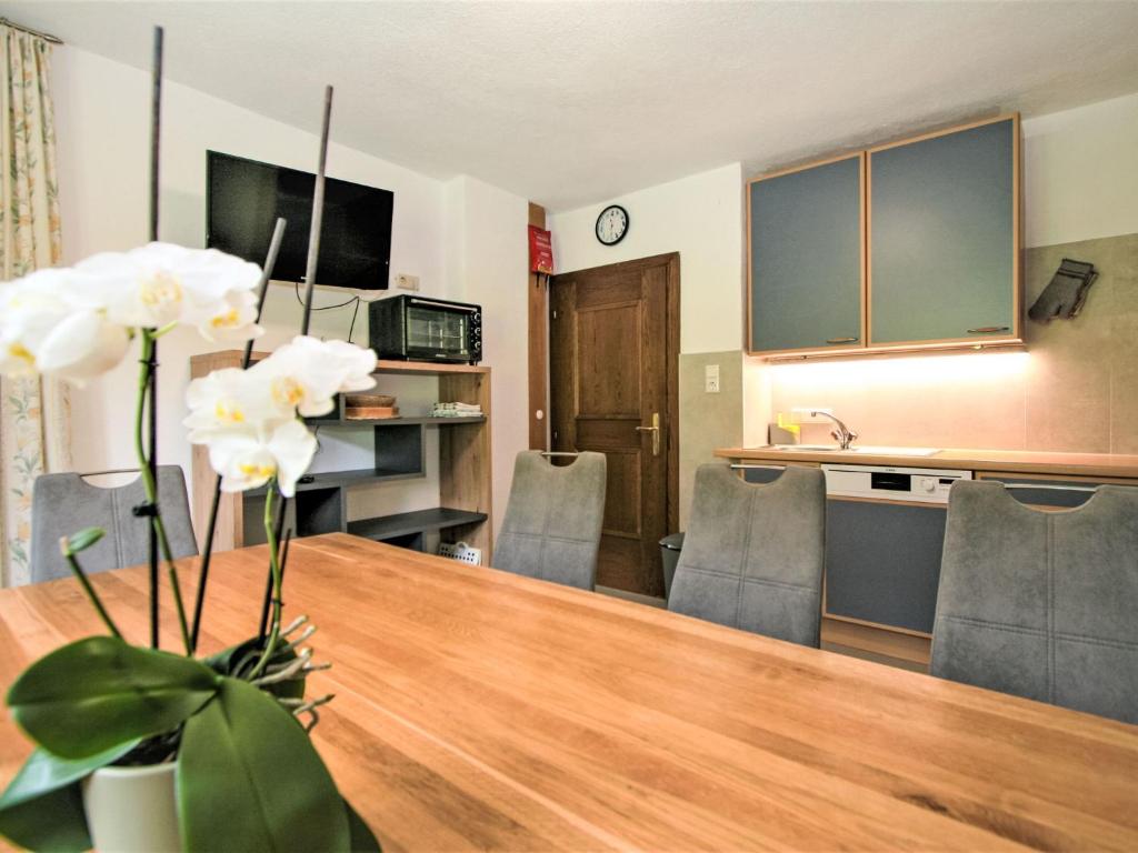 Kuchyň nebo kuchyňský kout v ubytování Apartment Obernberg by Interhome
