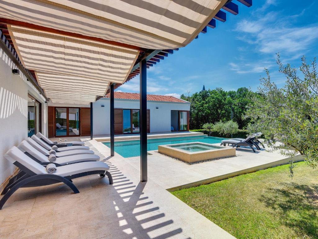 Πισίνα στο ή κοντά στο Villa Luna Bianca by Interhome
