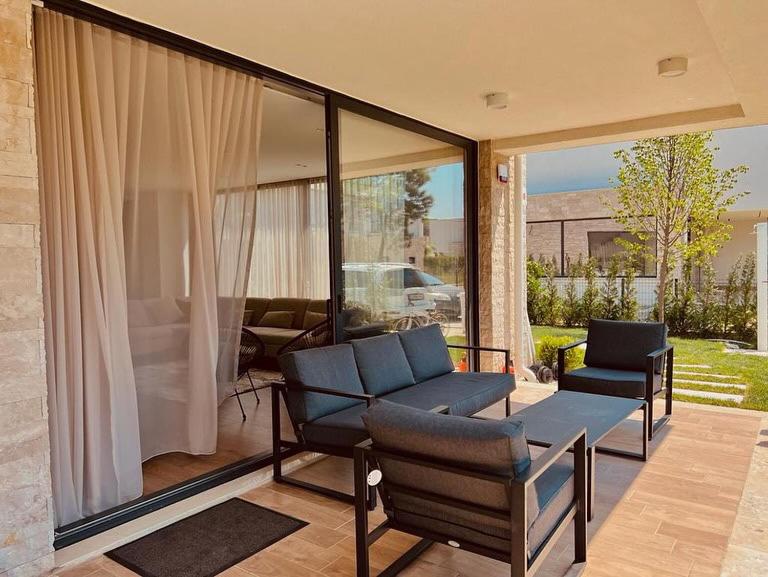 Pool lounge — San Pietro Villas Lalëz Bay