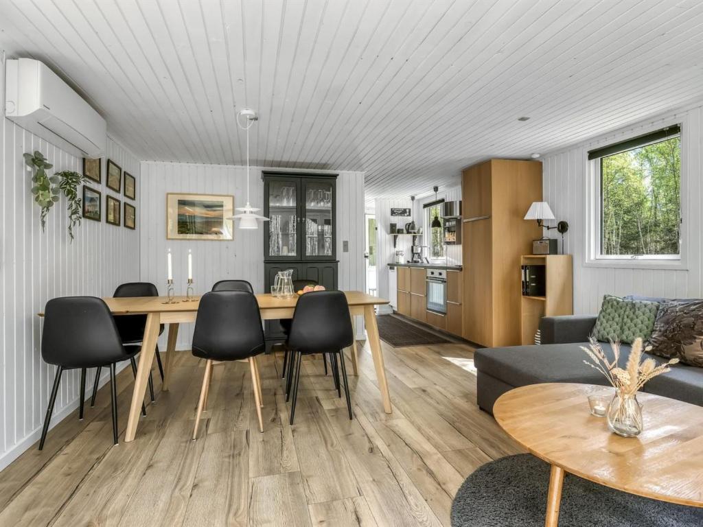 Posezení v ubytování Holiday Home Tellervo - 1-5km from the sea by Interhome