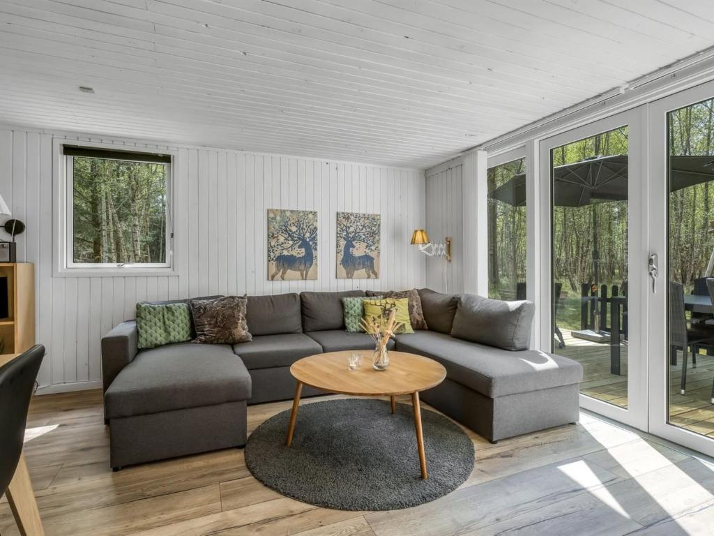 Posezení v ubytování Holiday Home Tellervo - 1-5km from the sea by Interhome