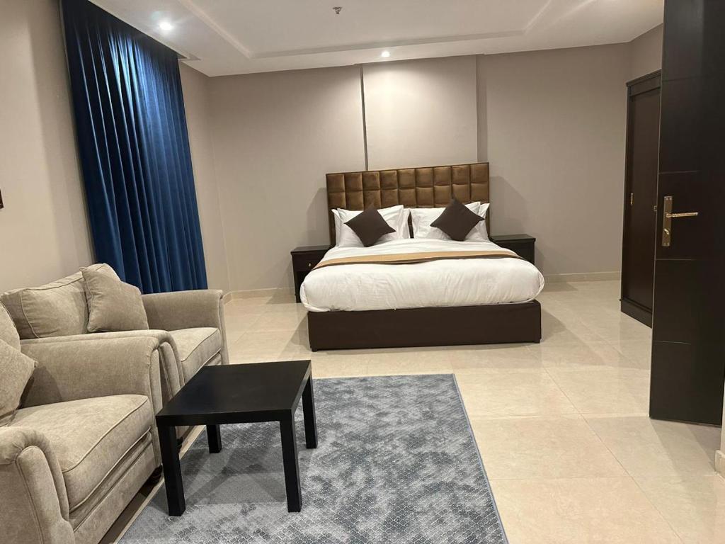 YAN APARTMENTS