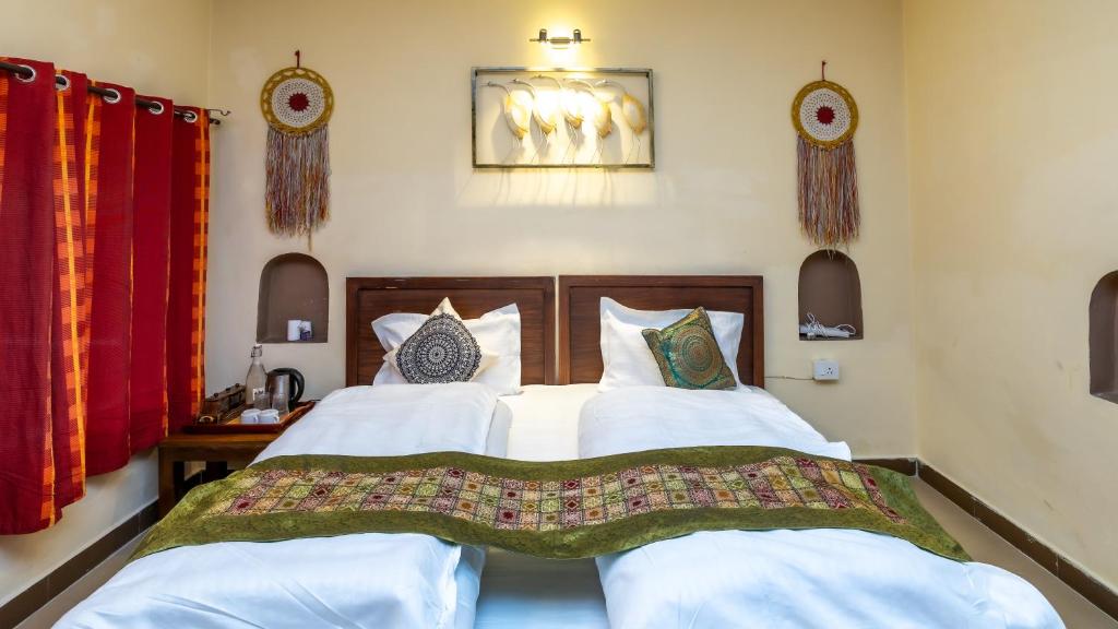 Thehraav By The River - Mudhouse Odyssey, Tirthan Valley - Deluxe Double Room