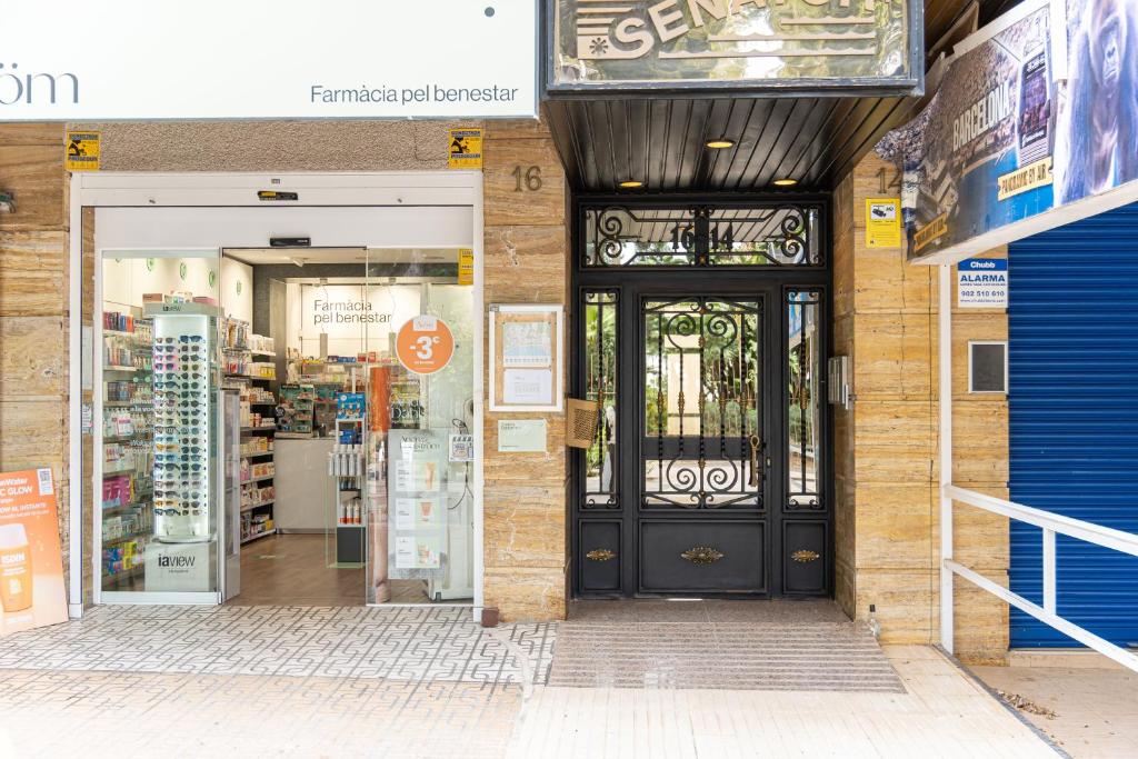 Supermarket nebo jiné obchody v  apartmánu nebo okolí