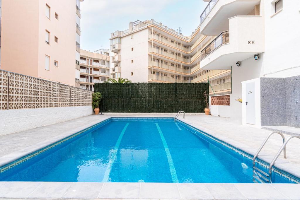 Bazén v ubytování TuristMar - Amplio Apartamento en Salou con piscina, a 2 minutos de la Playa nebo v jeho okolí