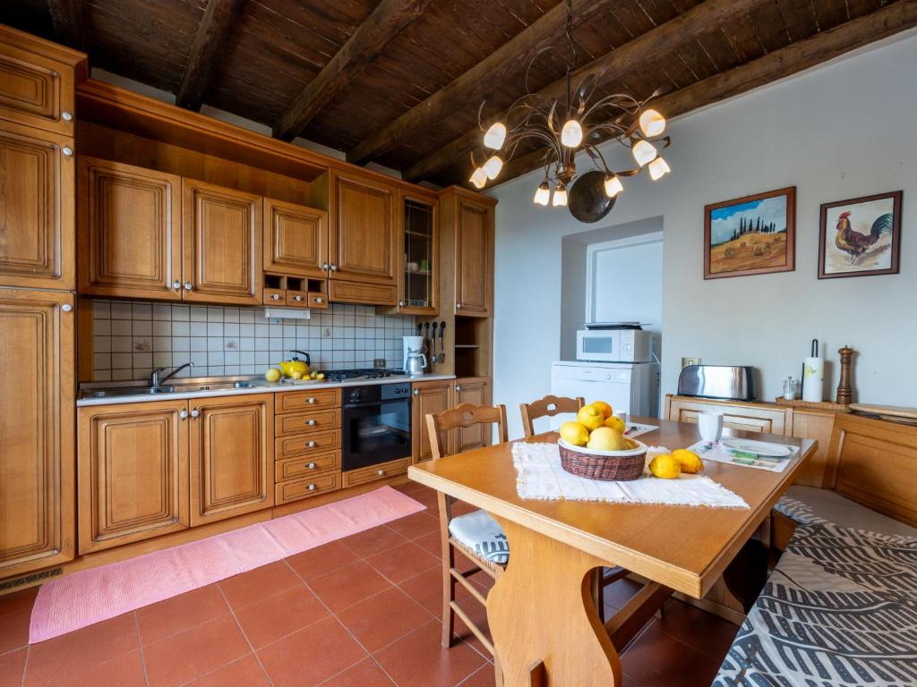 Kuchyňa alebo kuchynka v ubytovaní Holiday Home Meri by Interhome