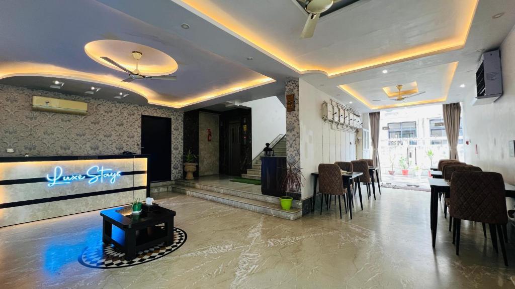 TV a/nebo společenská místnost v ubytování BluO Lake View NewTown - Boutique Hotel