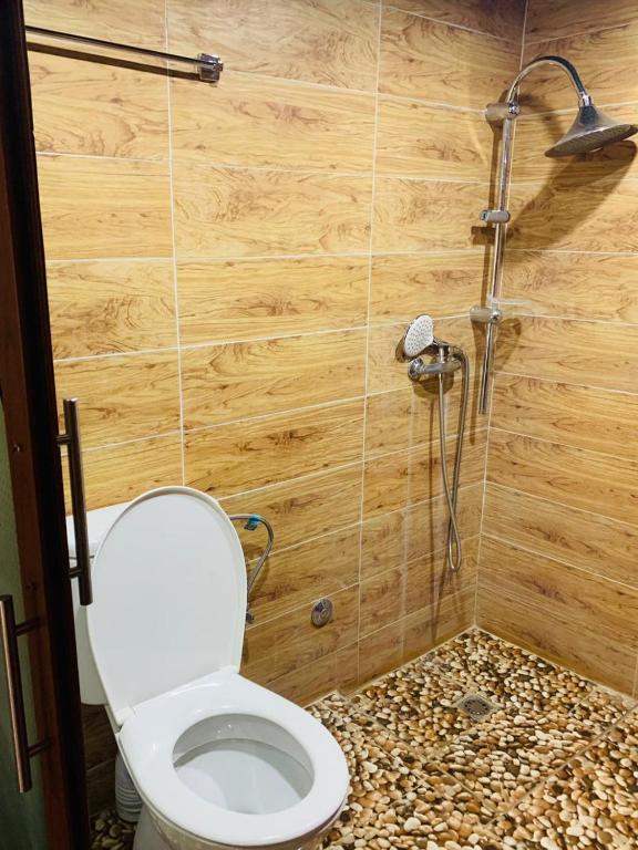 Bilik mandi di Gite Tawada
