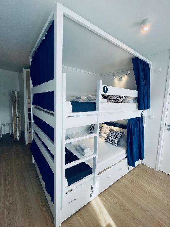 Postel nebo postele na pokoji v ubytování Partenope Hostel and Suites