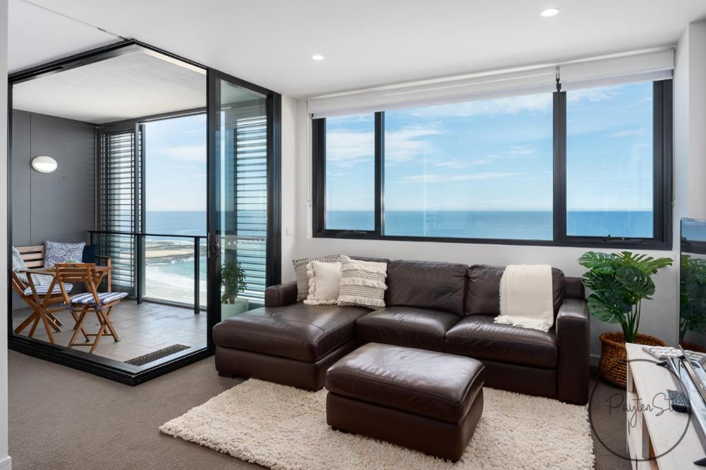 Posezení v ubytování Beachfront Beauty - Lowered Prices Until December 2025!