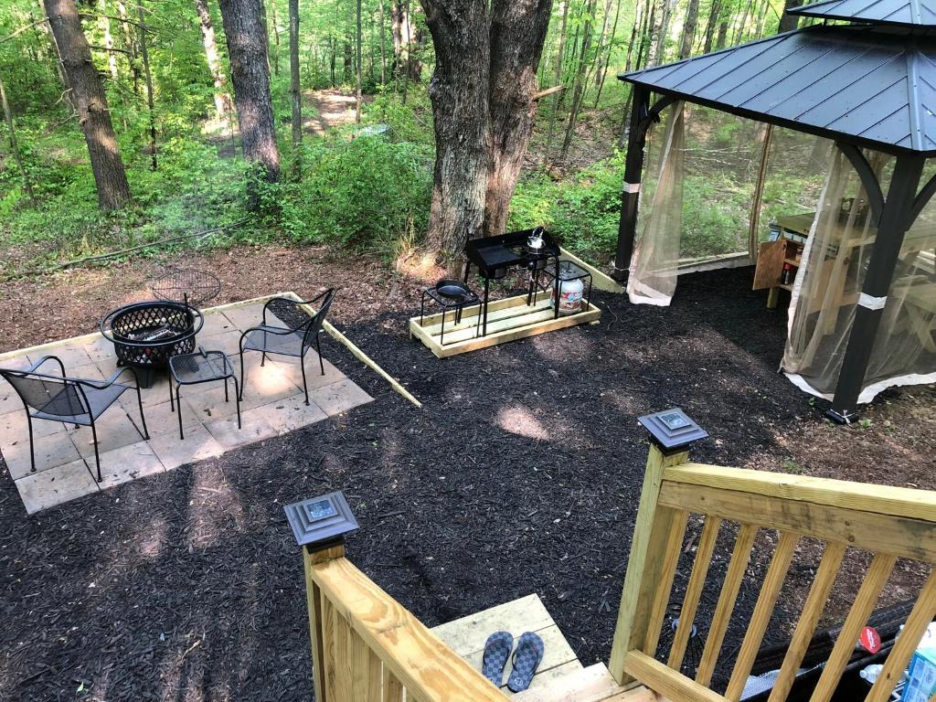 Zahrada ubytování Red Creek Hideaway in Cooperstown NY