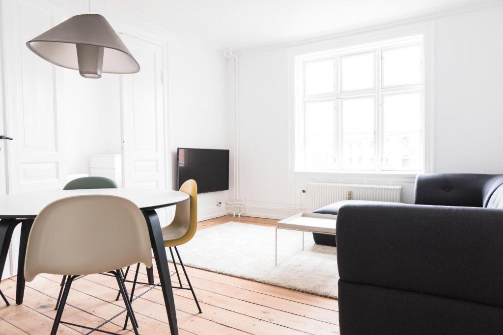 Beautiful 2-bed with large balcony - Two-Bedroom Apartment