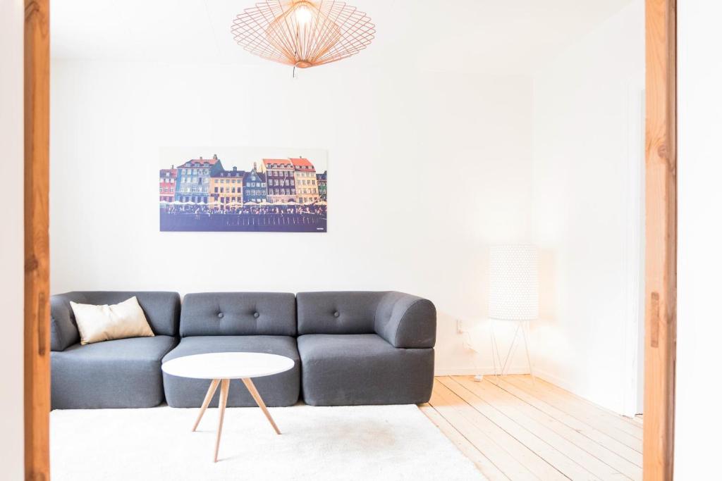 a living room with a couch and a table at Spacious and cool 1-bed in Øgadekvarteret - 57 in Aarhus