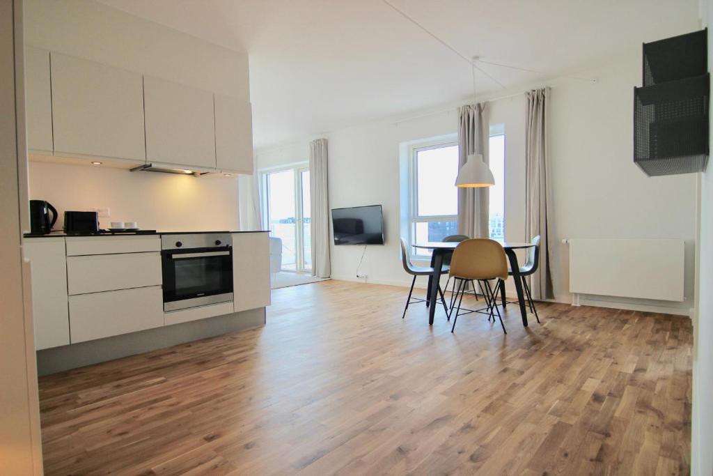 Η κουζίνα ή μικρή κουζίνα στο Stunning 2-BR with balcony fantastic views - 170