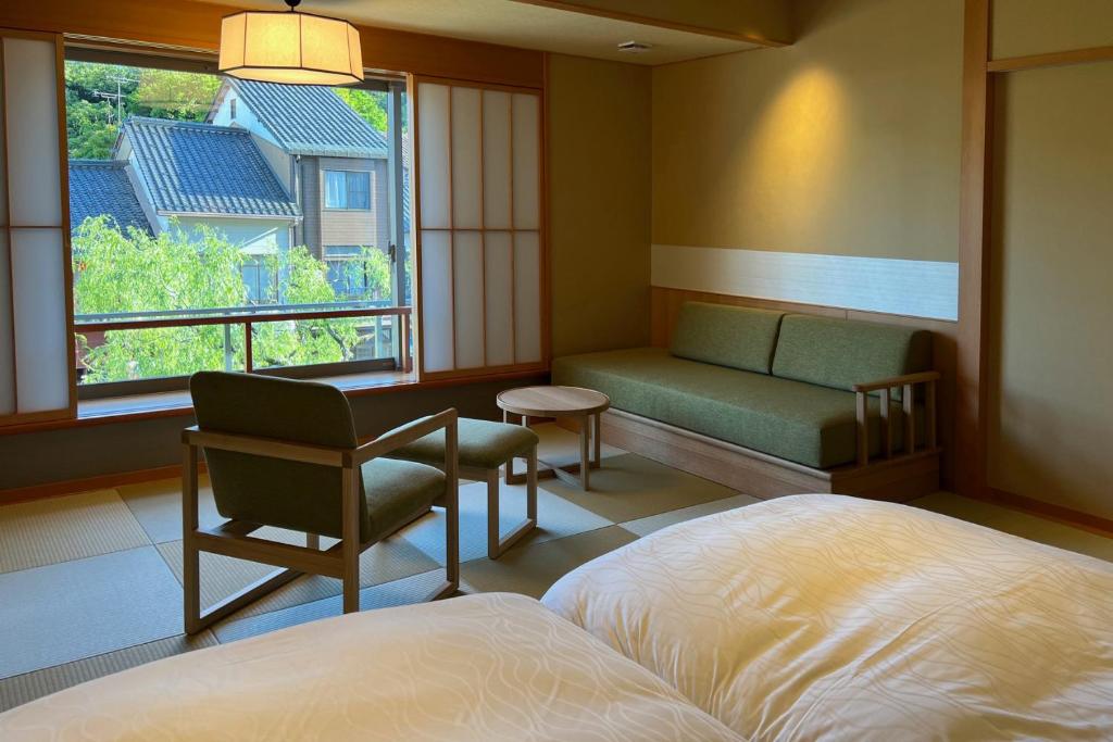 Postel nebo postele na pokoji v ubytování Akaishiya 城崎温泉旅館 赤石屋