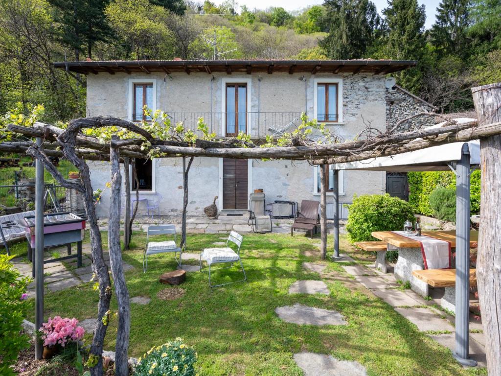 Vonkajšia záhrada v ubytovaní Holiday Home Meri by Interhome