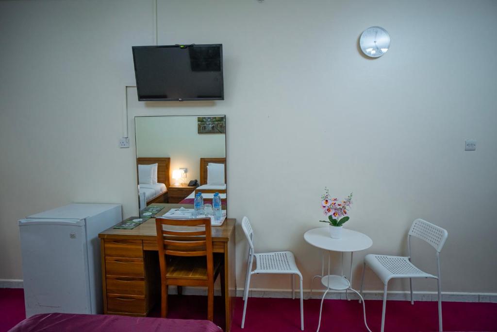 TV a/nebo společenská místnost v ubytování Al Karnak Hotel