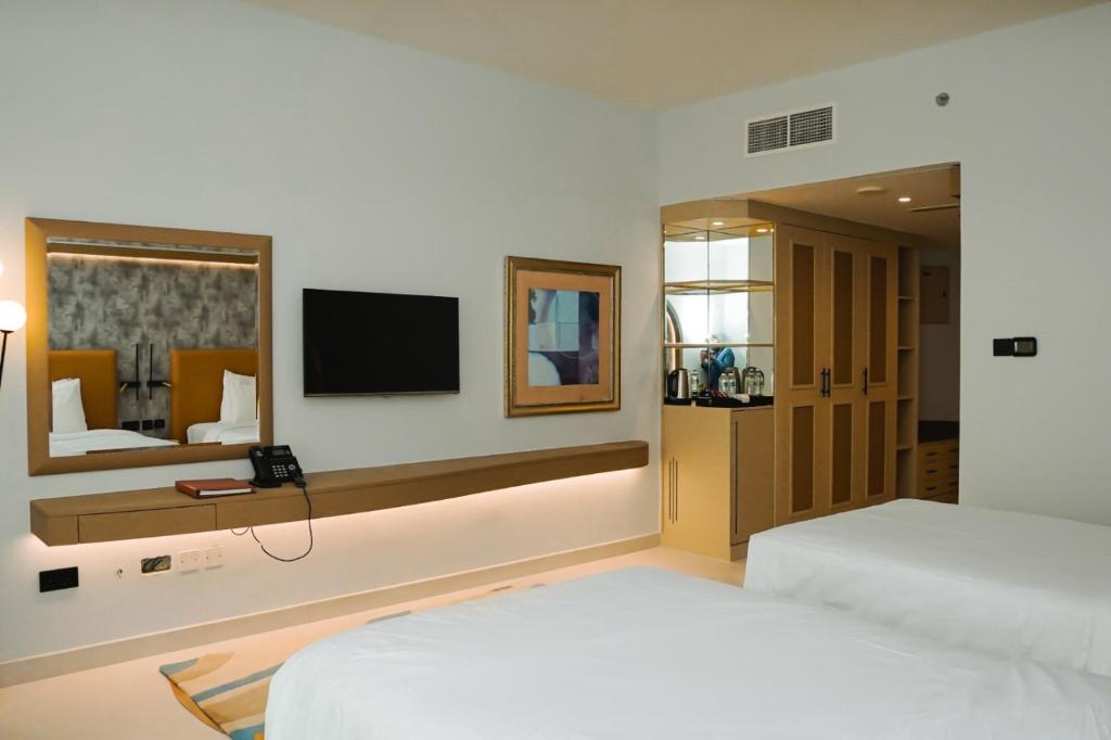 Cama o camas de una habitación en Sheraton Khalidiya Hotel