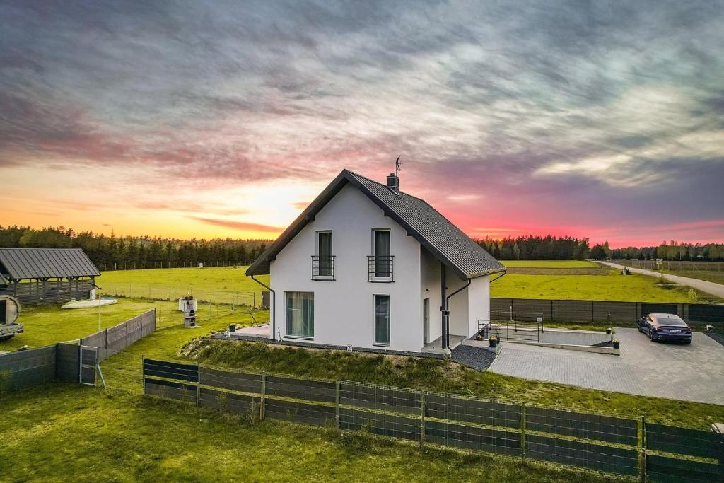 Pohľad na východ alebo západ slnka z privátu alebo blízkeho okolia
