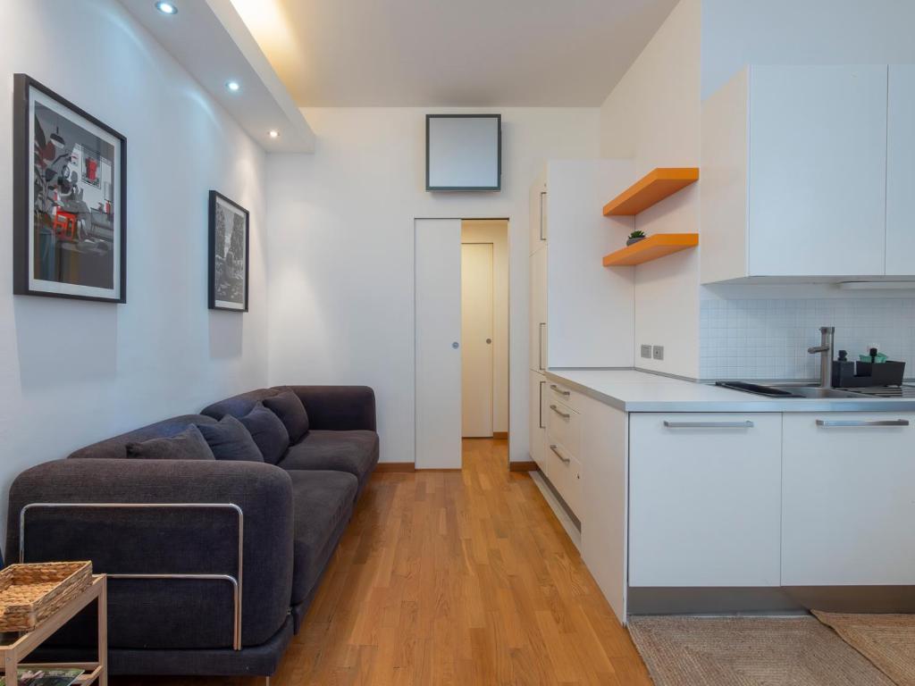 Contemporary Appartament in Vibrant Isola